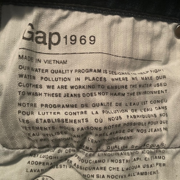 Gap 1969 Skinny Bermuda Shorts. 33 Waist. - Picture 5 of 5